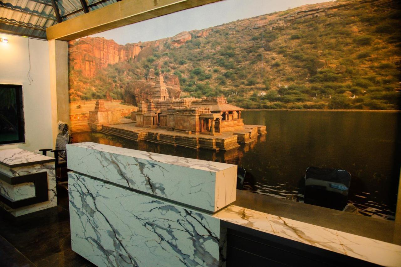 Sterling Banashree Badami Hotel Bagian luar foto