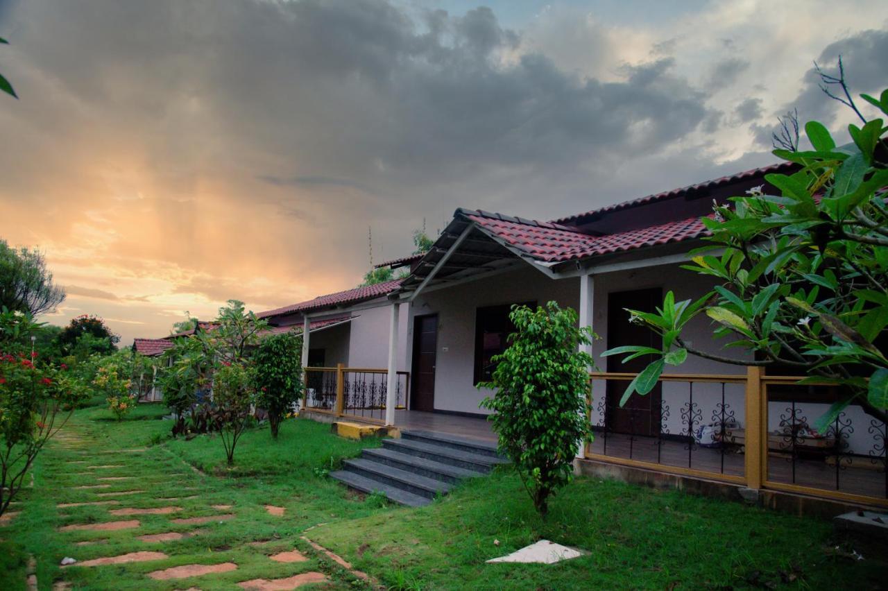 Sterling Banashree Badami Hotel Bagian luar foto