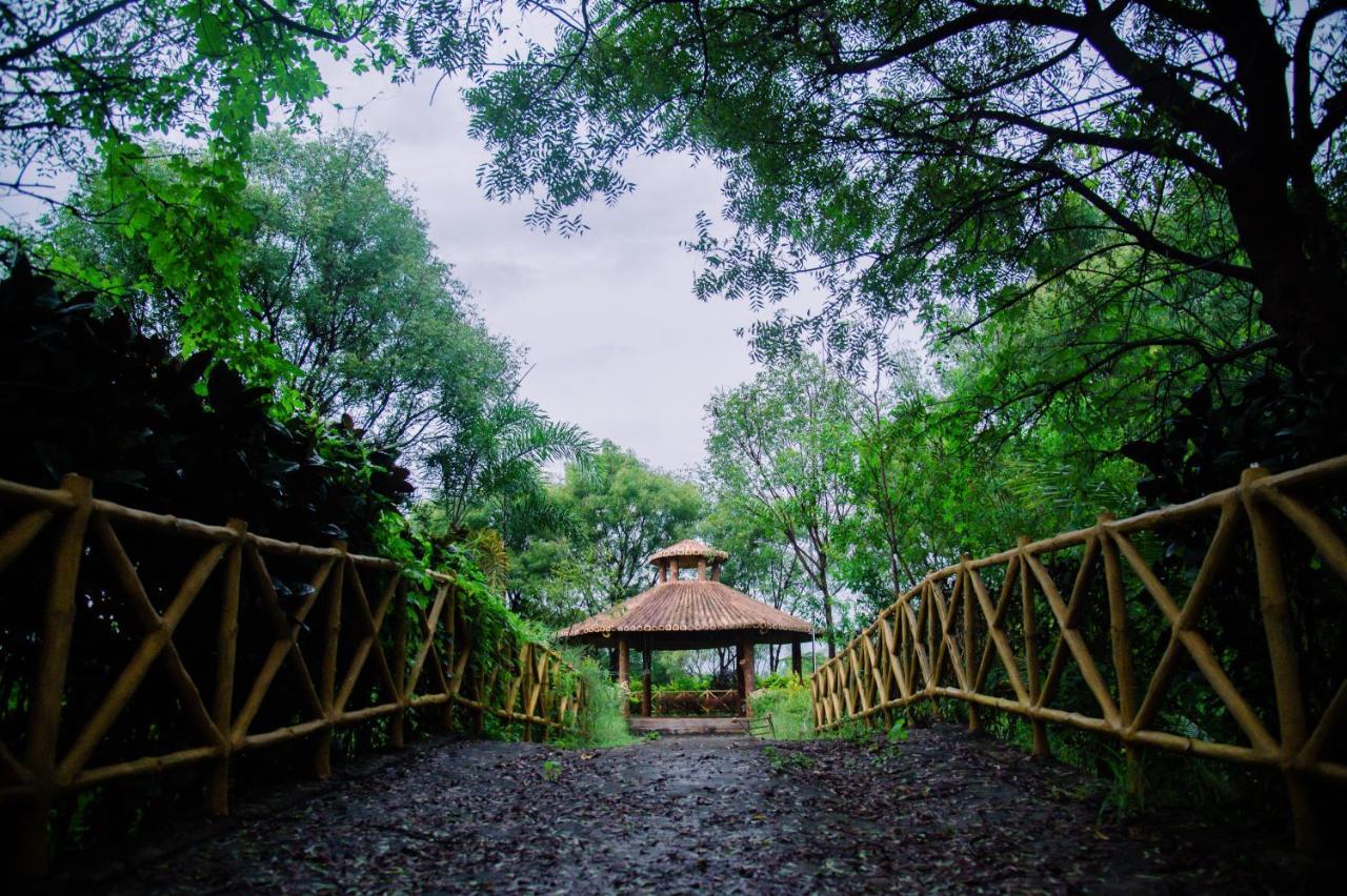 Sterling Banashree Badami Hotel Bagian luar foto
