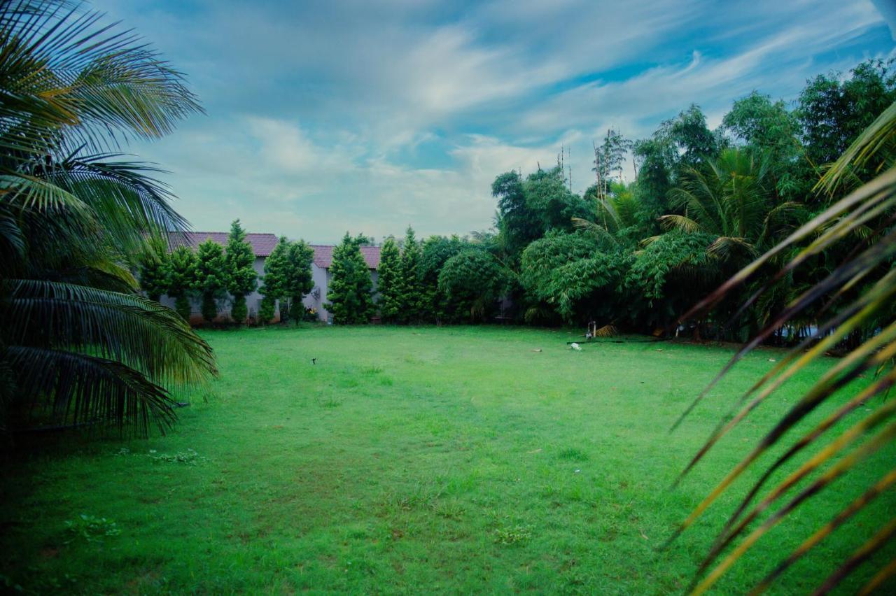 Sterling Banashree Badami Hotel Bagian luar foto