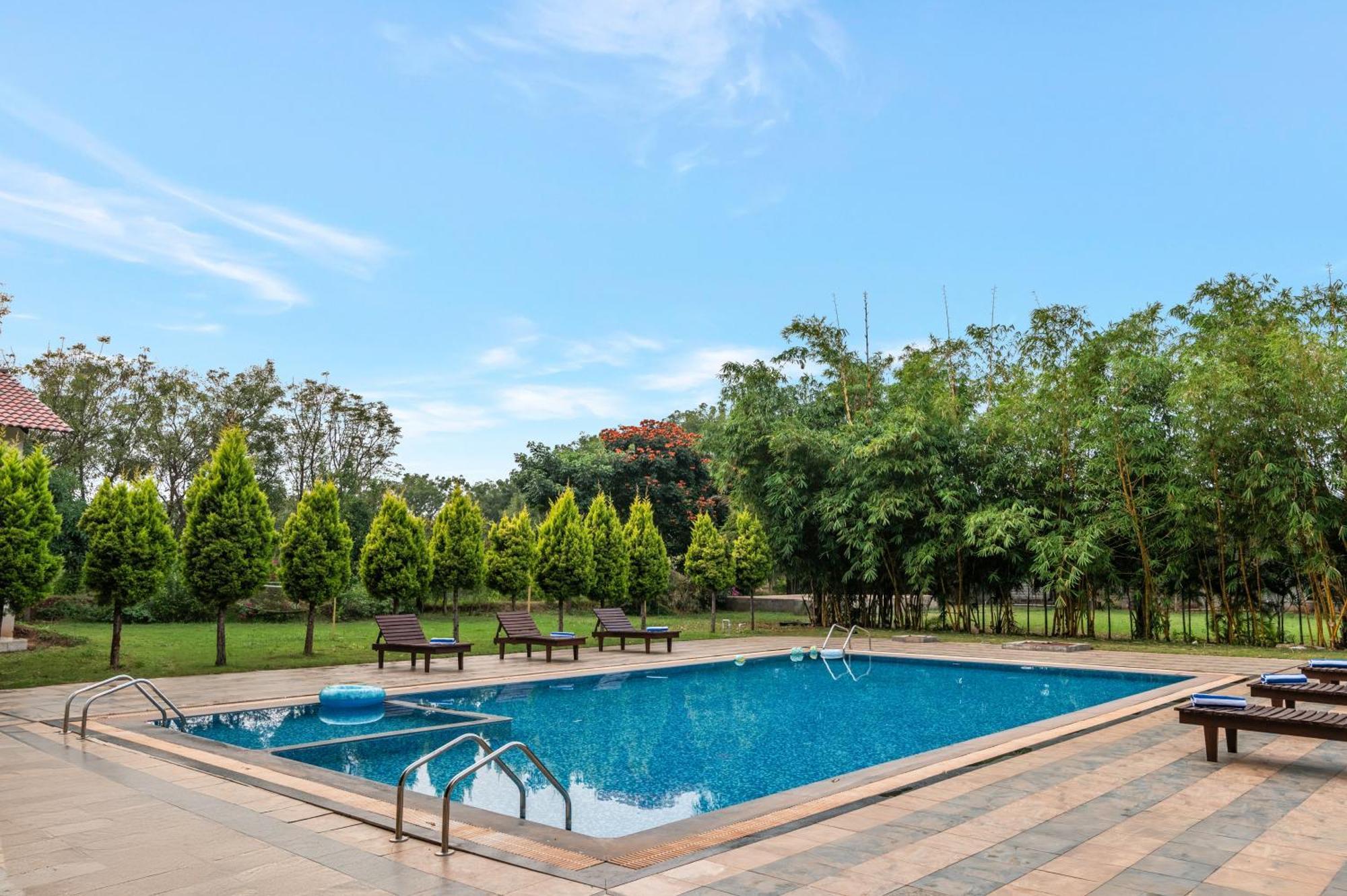 Sterling Banashree Badami Hotel Bagian luar foto
